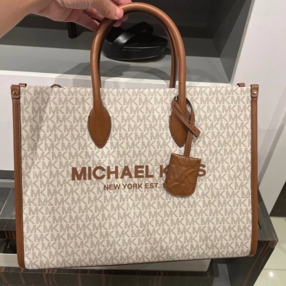 Michael Kors Mirella MD EW Tote vanilla Signature Messenger Shoulder Hand Bag